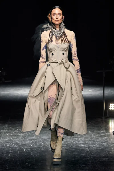 Look 4